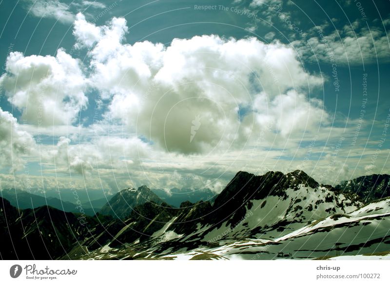 Zugspitze massiv Wolken Aussicht Gletscher Schneeschmelze Klimawandel Sonne Seilbahn wandern Bayern Garmisch-Partenkirchen Luft Österreich Horizont Bergkette