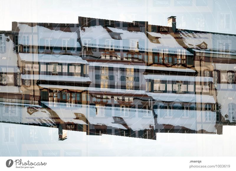 Schneebedeckt Häusliches Leben Haus Gebäude Architektur Fassade Fenster Dach außergewöhnlich Stimmung Perspektive Surrealismus Symmetrie Farbfoto Außenaufnahme