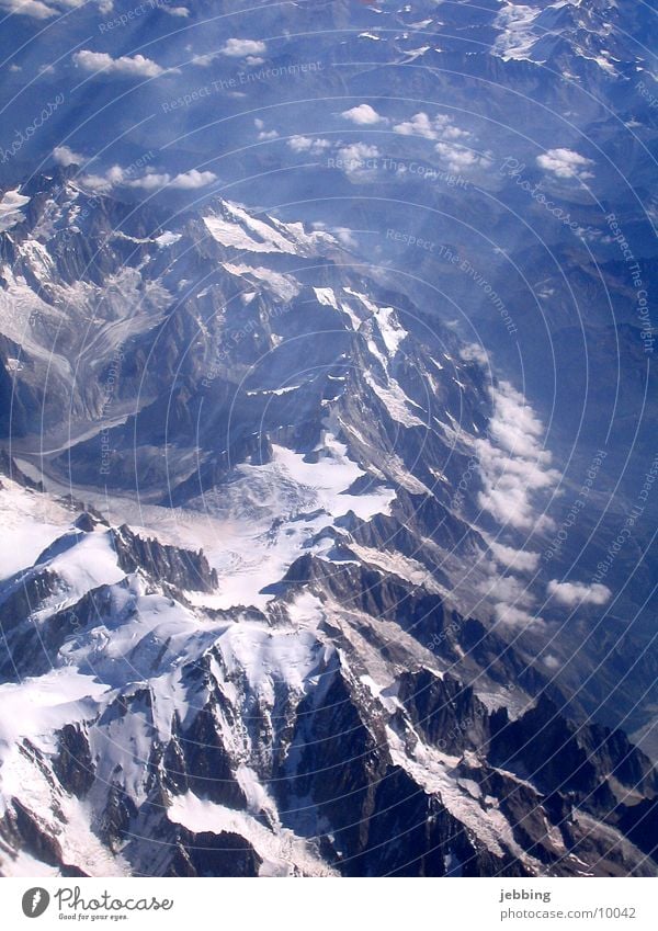 Mont Blanc Vogelperspektive Gipfel Frankreich Flugzeug Gletscher viertausender Alpen Berge u. Gebirge überflogen Schnee fliegen france glacer alps mountains