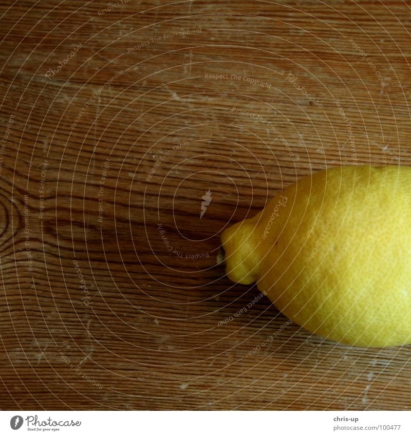 Zitronengelb zitronengelb Vitamin C Gesundheit braun Tisch Holz Zitronensaft Fruchtfleisch Zitrusfrüchte Saft Ernährung Erfrischung Erfrischungsgetränk