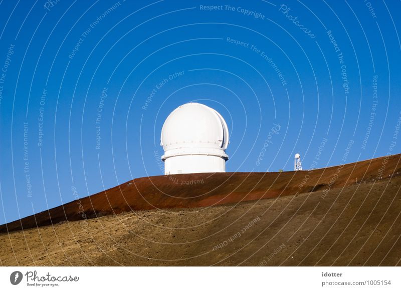 hello ? Teleskop Observatorium blau braun weiß Fitness geheimnisvoll Überwachung hören nsa Farbfoto Außenaufnahme Textfreiraum links Textfreiraum rechts
