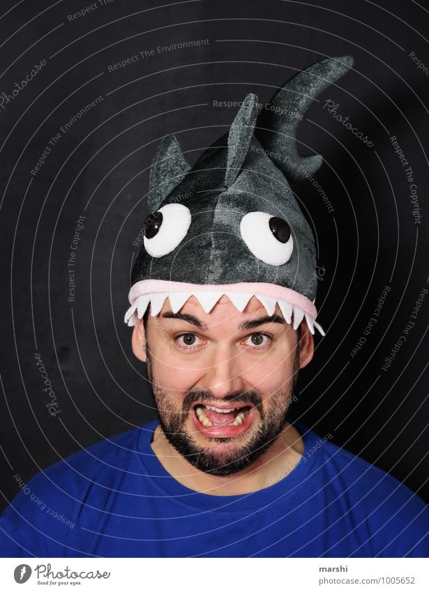 festgebissen Mensch maskulin Junge Frau Jugendliche Mann Erwachsene 1 30-45 Jahre Stimmung tierisch Angst beißen Haifisch Piranha Gebiss lustig Karnevalskostüm