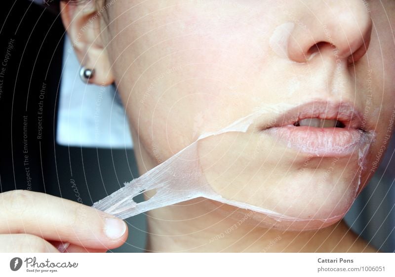 häuten schön Körperpflege Haut Gesicht Junge Frau Jugendliche Erwachsene Nase Mund Lippen nah feminin ziehen Trennung Wohlgefühl verjüngen Reinigen rein
