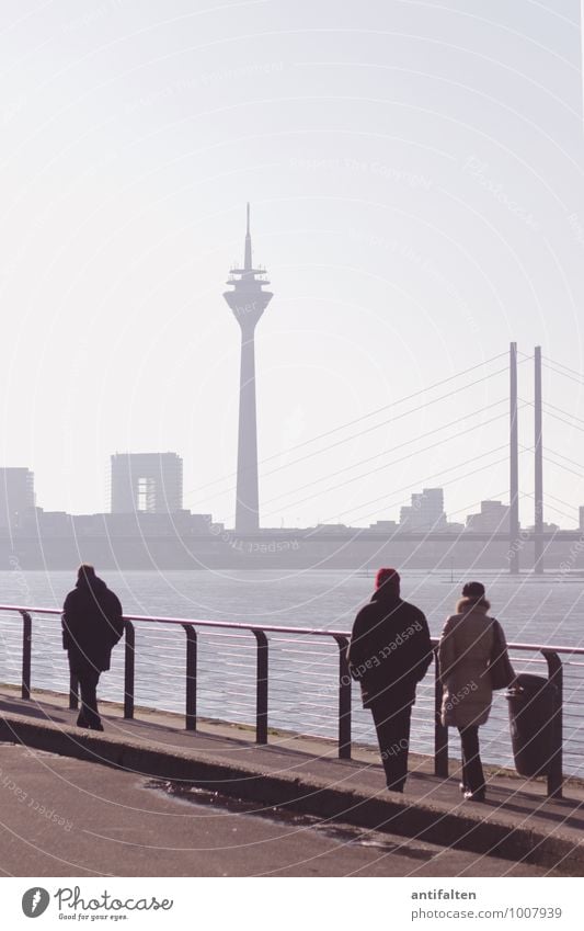 Hereinspaziert kaufen Tourismus Ausflug Mensch maskulin feminin Paar Erwachsene Leben Körper 3 30-45 Jahre 45-60 Jahre Düsseldorf Deutschland Stadt Stadtzentrum