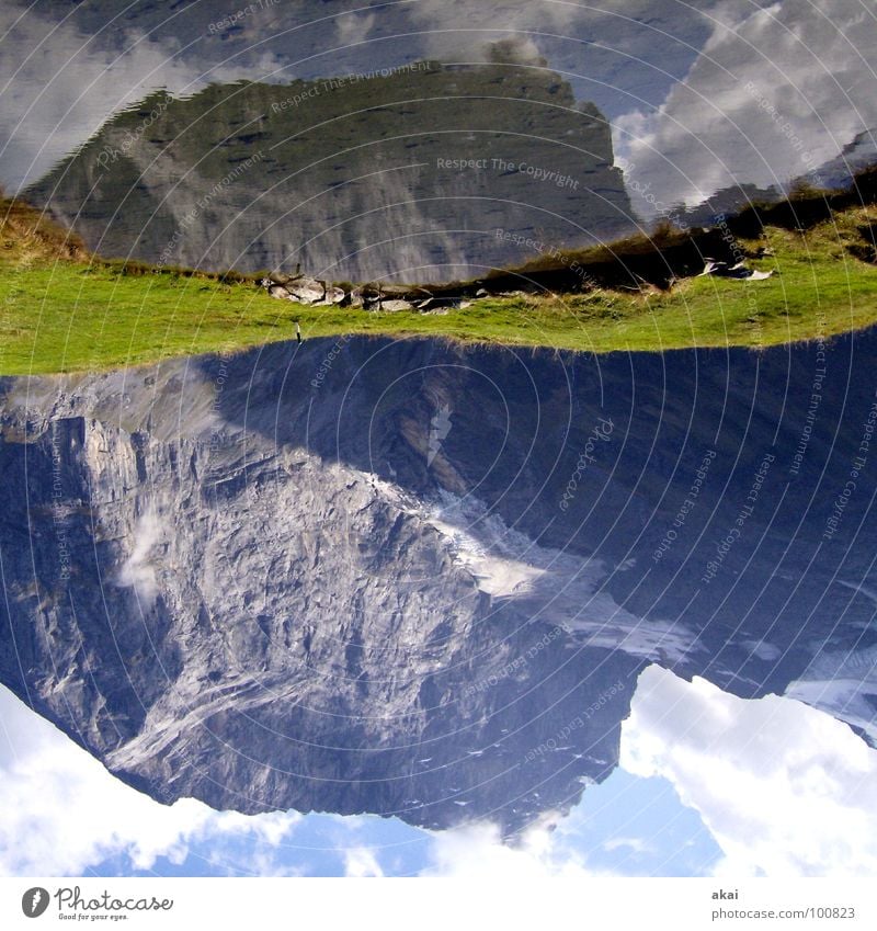 Titlis Farbenspiel himmelblau krumm Engelberg Schweiz Fürenalp Seilbahn Reflexion & Spiegelung alpin Wolken auf dem Kopf Kopfstand Gras grün nass See Teich