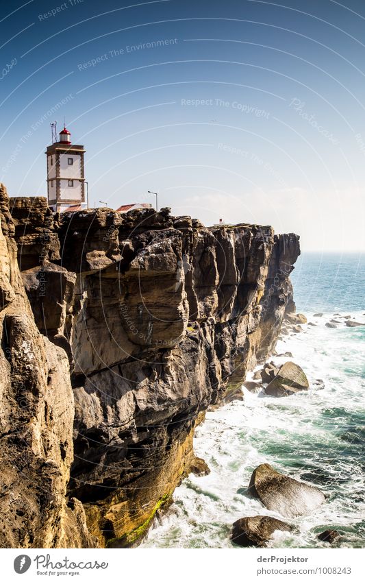 Leuchtturm bei Cabo Carvoeiro 2 Ferien & Urlaub & Reisen Tourismus Ausflug Ferne Freiheit Sightseeing Umwelt Landschaft Pflanze Sommer Felsen Wellen Küste