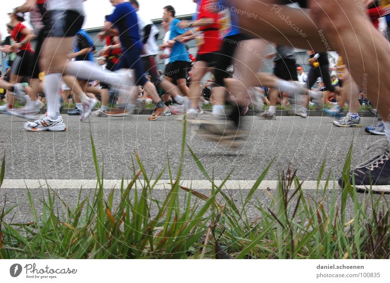 neulich beim Marathon (Teil 2) Joggen Geschwindigkeit Schuhe Turnschuh Ausdauer Bewegungsunschärfe Sport Spielen Sportveranstaltung Konkurrenz Fitness laufen
