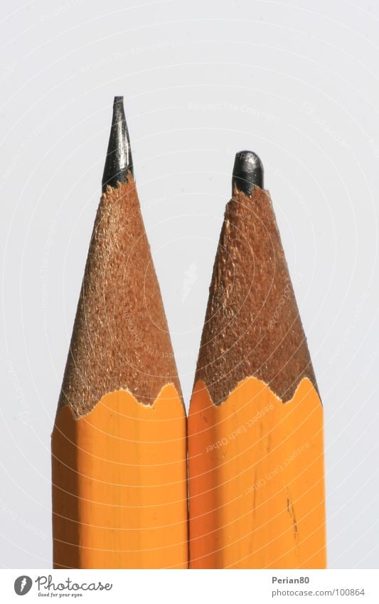 Gute Mine, Böse Mine Bleistift Schreibstift Holz Graphit Kohlenstoff matt weiß 2 Makroaufnahme Nahaufnahme Spitze orange Detailaufnahme Strukturen & Formen