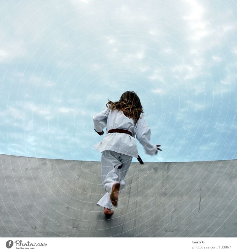 KarateKid Kampfsport Anzug Karateanzug Gürtel weiß Hose Jacke Fußsohle stark Sport Trainer Wolken schlechtes Wetter Frieden beweglich abhärten schmerzfrei