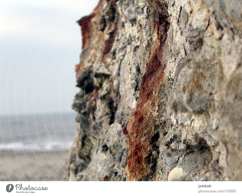 Am Bunker vorbei Strand Meer Sand Wasser Stein alt kaputt zerbröckelt Wand Strukturen & Formen Material hart Rost Farbfoto Außenaufnahme Nahaufnahme
