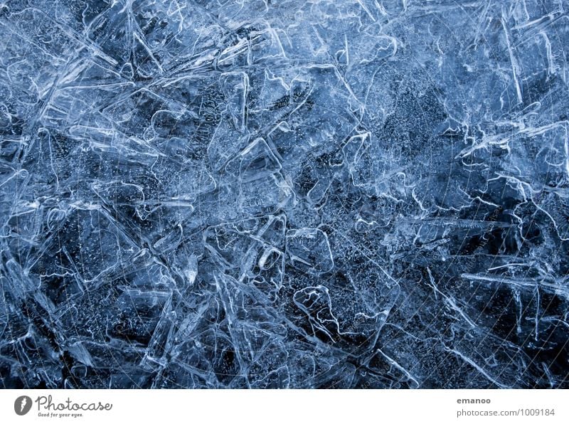 kalte Struktur Winter Natur Urelemente Luft Wasser Klima Wetter Eis Frost Teich See Bach dunkel nass blau ästhetisch einzigartig Kristallstrukturen