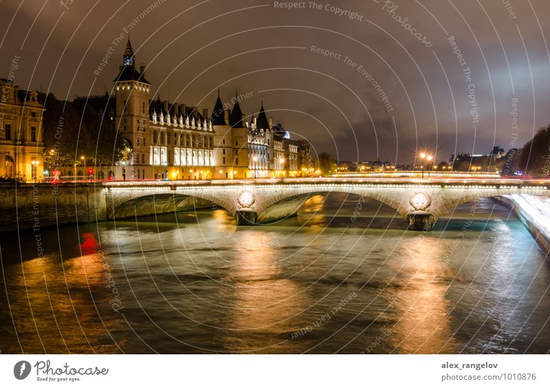 Mitternacht Paris Wolken Nachthimmel Stadt Palast Brücke Turm Wahrzeichen Straße gold Farbfoto Außenaufnahme Reflexion & Spiegelung Langzeitbelichtung