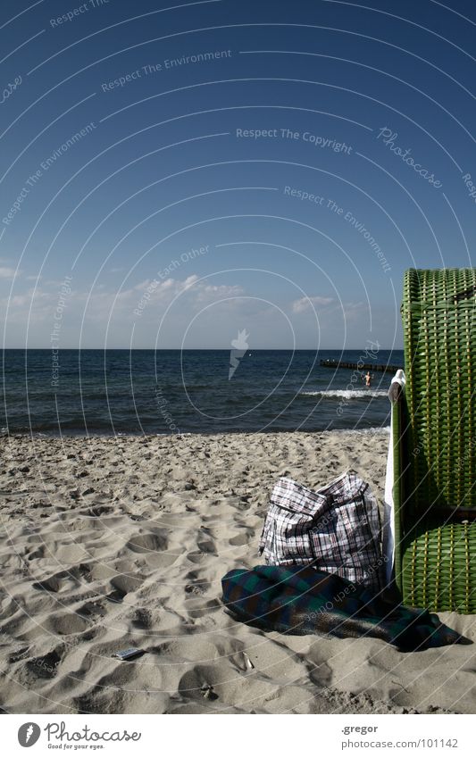 Tag am Strand Meer Strandkorb grün Nachmittag Erholung Ostsee Wasser blau Urlaub Ferien Decke Schwimmen & Baden