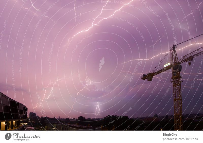 Gewitter Umwelt Natur schlechtes Wetter Unwetter Blitze einzigartig Außenaufnahme Menschenleer Nacht Weitwinkel