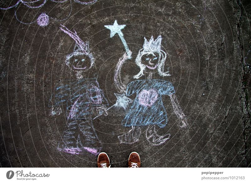Fußvolk Kindergarten Schule Mädchen Junge Kindheit Körper 2 Mensch Maler Gemälde Krone Schuhe Zauberstab Graffiti Feste & Feiern Fröhlichkeit Prinz Prinzessin