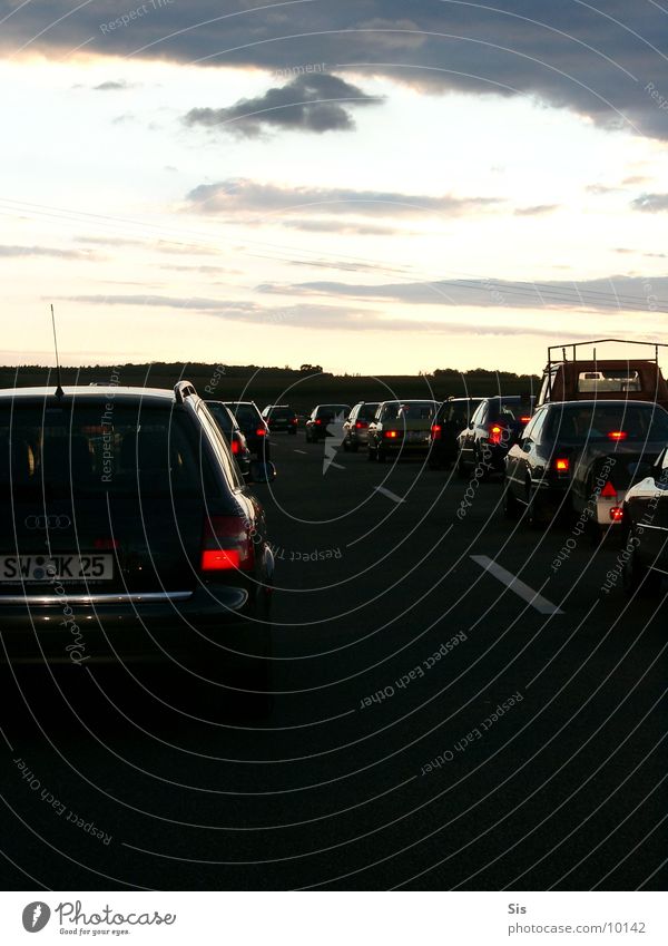 Traffic Jam Autobahn Verkehrsstau Rücklicht Dämmerung dunkel warten Abend Gewitter PKW Warteschlange