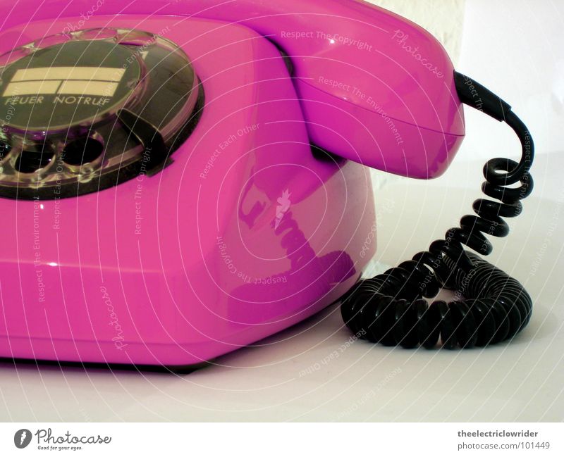 FeTAp Telefon Wählscheibe alt rosa weiß Feuer Notruf Siebziger Jahre Kontakt Kommunizieren Telekommunikation Deutsche Telekom Telefonhörer magenta Information