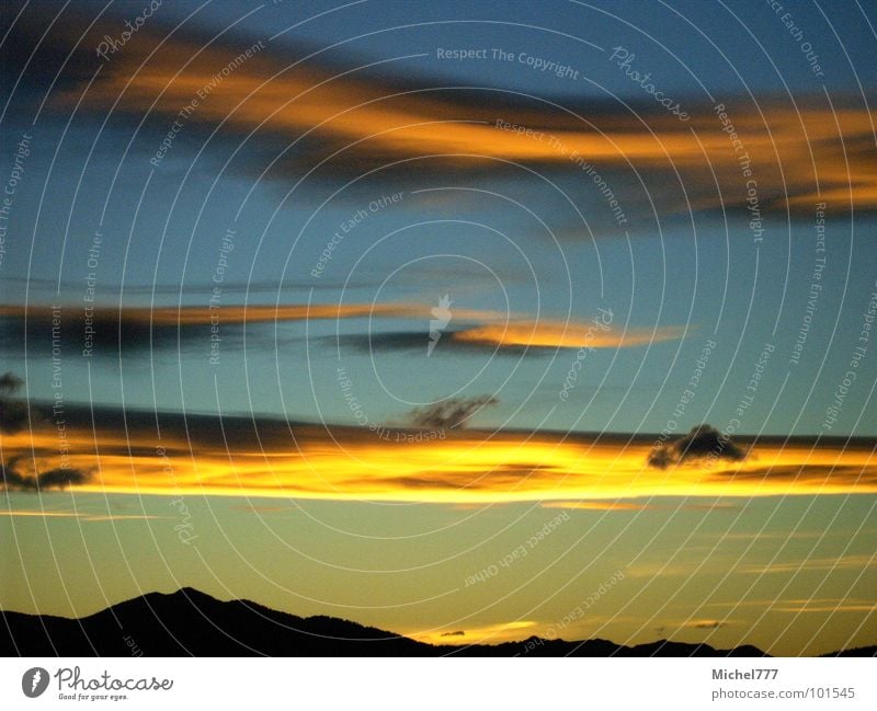 Sonnenuntergang auf Neuseeland Wolken Abendsonne Licht gelb Abenddämmerung Himmel Farbe Himmelskörper & Weltall Berge u. Gebirge Wind blau wehen Lampe sky