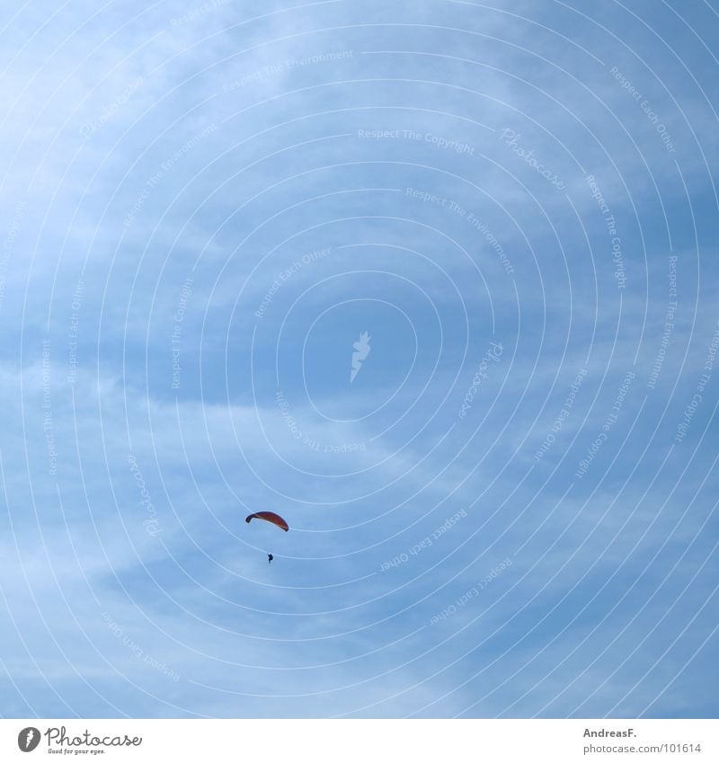irgendwo überm regenbogen Himmel Sommer Physik Fallschirm Fallschirmspringer Einsamkeit gleiten Gleitschirm Drachenfliegen Gleitschirmfliegen Flugsportarten