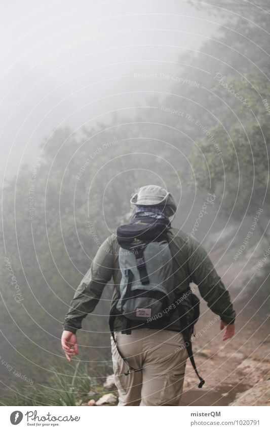 We Walk I Natur Landschaft Wetter Abenteuer wandern Hut Mensch abgelegen laufen dunkel Düsterwald ungewiss Außenaufnahme Berge u. Gebirge Wald Nebel
