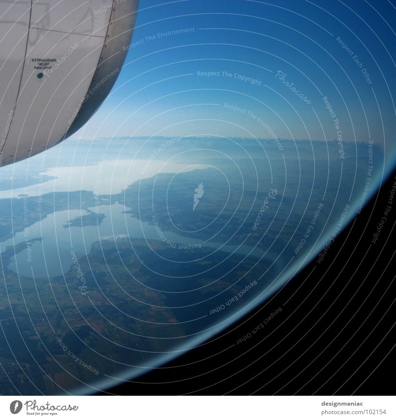 Orbiter 7 See Luftaufnahme Raumfahrt rund Oval Triebwerke Stratosphäre Horizont Schwerelosigkeit schwarz hell-blau rein unten Schweben Planet Glaskugel