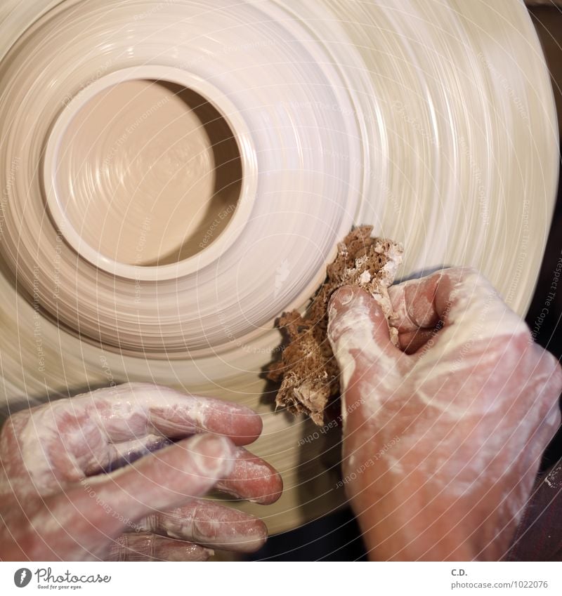 töpfern Töpfer Töpfern Töpferscheibe Hand Arbeit & Erwerbstätigkeit rund Ton Keramik Porzellan Steingut Töpferschwamm Schwamm Handwerker Kunsthandwerk