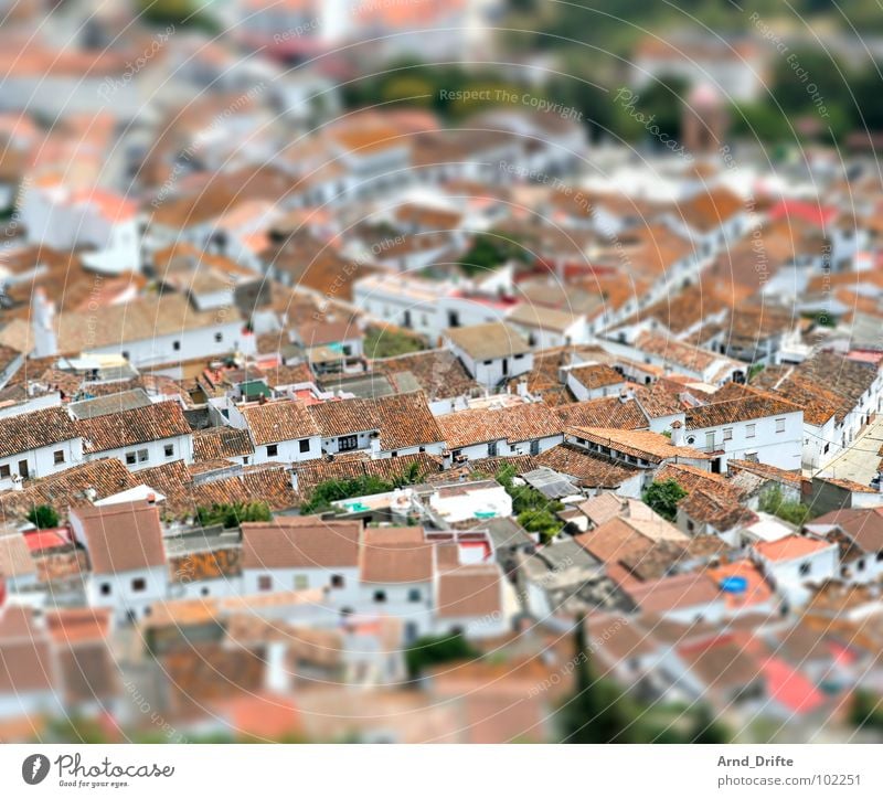 Mini-Dorf in Andalusien Tilt-Shift klein Miniatur Vogelperspektive Stadt Dach weiß braun Europa Muster Surrealismus modelbaulandschaft miniaturlandschaft