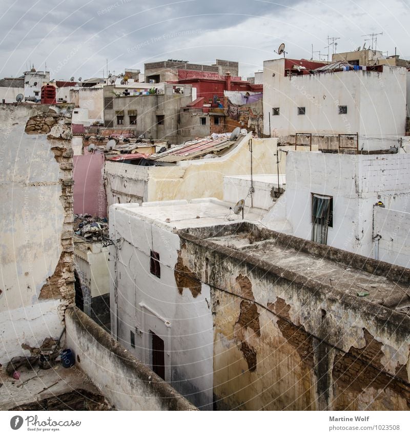 Salé Sale Marokko Afrika Stadt Stadtzentrum Altstadt Haus Häusliches Leben Medina wolkenverhangen Farbfoto Menschenleer
