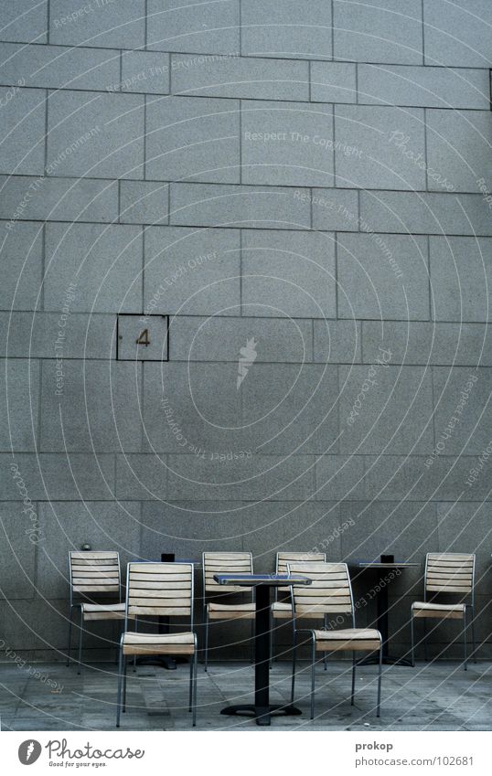 APA Meeting Stuhl Wand 4 Ziffern & Zahlen Wartesaal Sitzung leer Sitzgelegenheit Design schick schön Geometrie Tisch Café Mauer Quadrat Rechteck Trauer