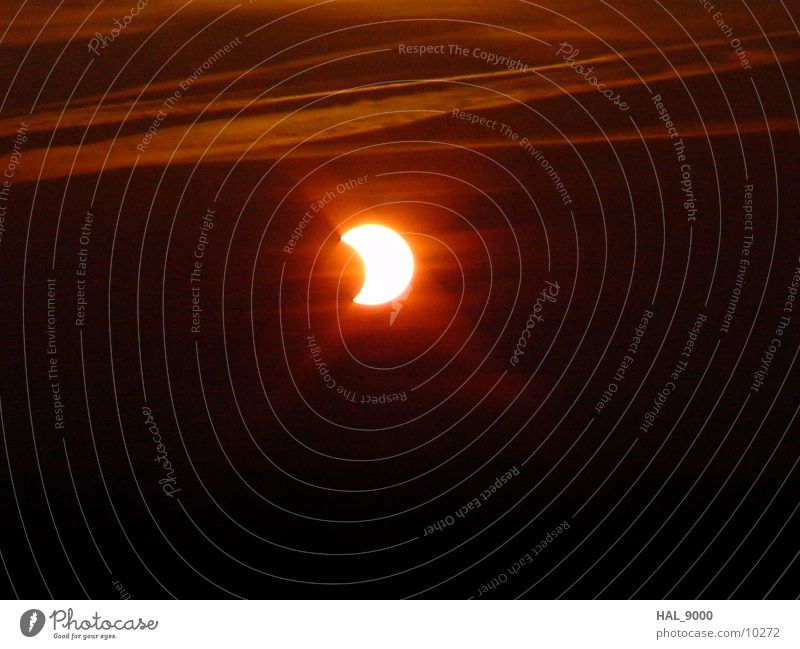 Sonnenfinsternis_3 partiell Morgendämmerung Mond