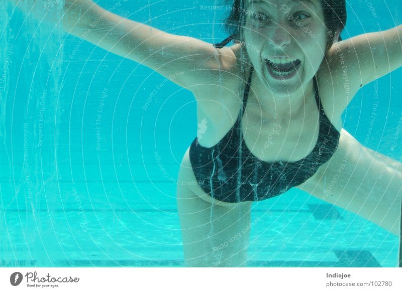 Lucy ...I´m home Schwimmbad Schnellzug Ecuador Wasser scream freeze guayaquil water swim