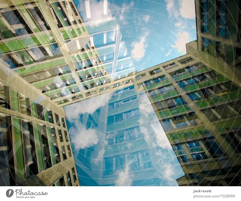 Fenster zum Hof Wolken Bürogebäude Fassade Hinterhof eckig groß modern innovativ Inspiration komplex Perspektive Irritation Doppelbelichtung