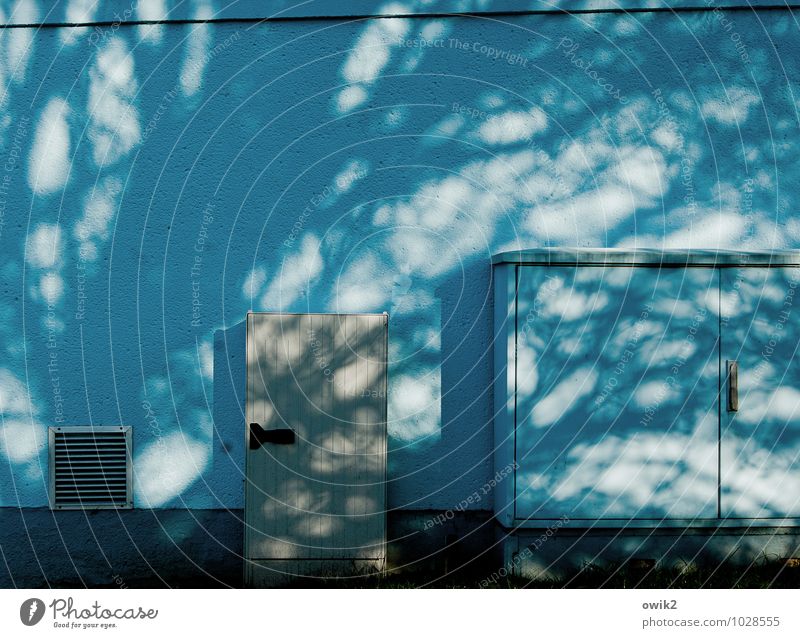 Blaue Energie Technik & Technologie Energiewirtschaft Elektroenergie Stromtransport Bauwerk Gebäude Trafohäuschen Transformator Trafostation Mauer Wand Fassade