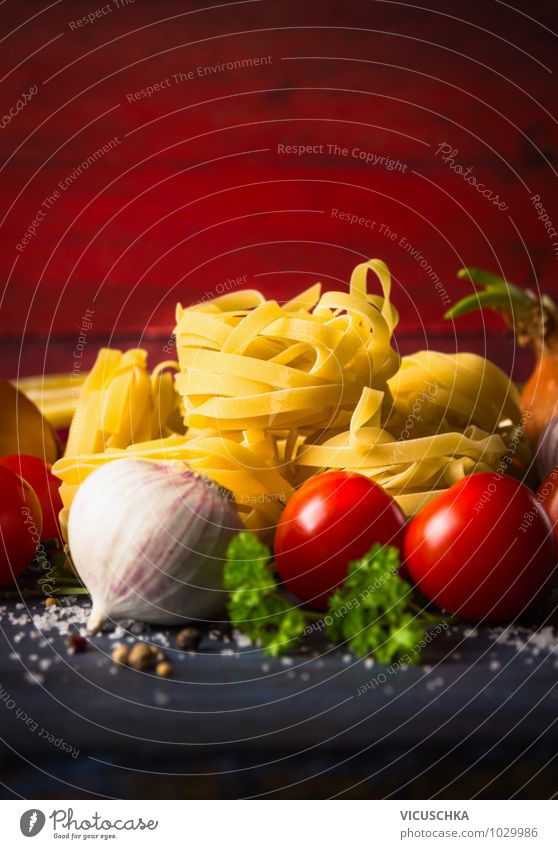 Nudeln mit Gemüsen, Lebensmittel Hintergrund Teigwaren Backwaren Kräuter & Gewürze Ernährung Mittagessen Bioprodukte Vegetarische Ernährung Diät