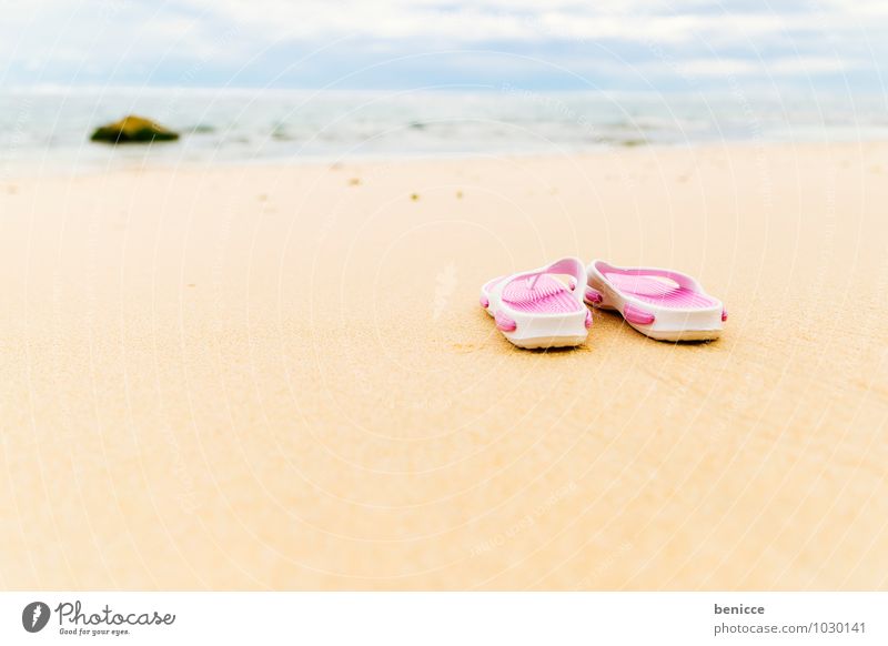 Endlich wieder am Strand Flipflops Sonne Sand Meer Küste Asien Bali Indonesien Ferien & Urlaub & Reisen Sandale rosa Menschenleer Reisefotografie Sommerurlaub