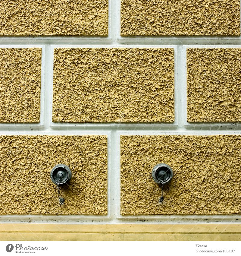 wasserstelle Wasserstelle Anschluss Wand weiß gelb Quadrat Geometrie einfach Architektur wasseranschluss Stein gold gleich symetrisch