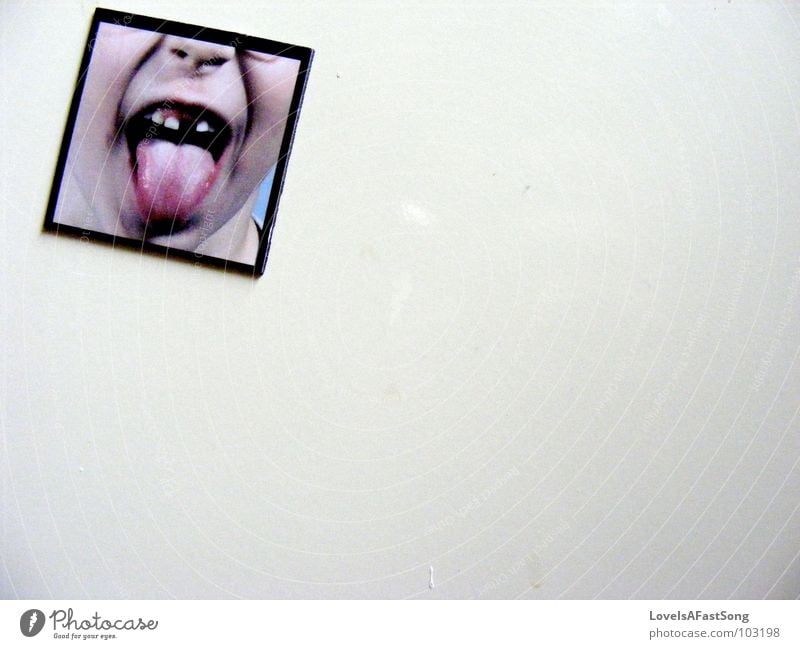 silly Magnet Etikett Hinweisschild black white frame face teeth nose tongue mouth picture funny