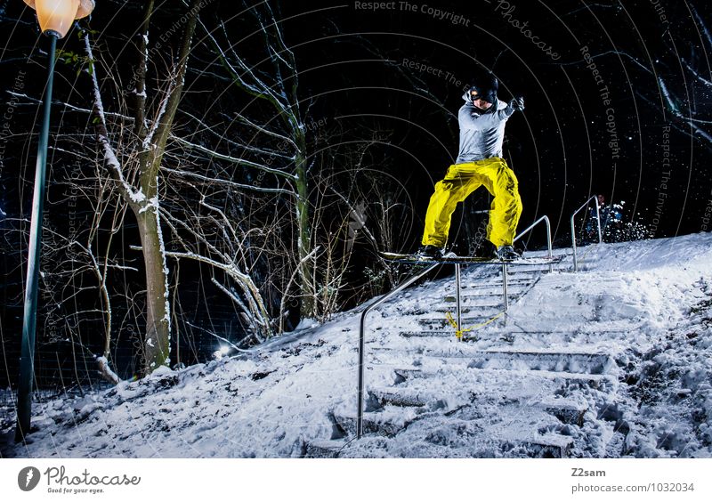 Frontside Bs Lifestyle Stil Winter Wintersport Snowboarding Snowboarder maskulin Junger Mann Jugendliche 30-45 Jahre Erwachsene Landschaft Schnee Sträucher