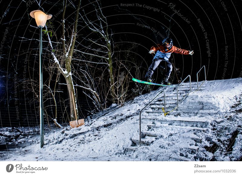 Transfer over Rail Lifestyle Stil Freizeit & Hobby Winter Wintersport Snowboarding maskulin Junger Mann Jugendliche Baum Sträucher Treppe sportlich Helm