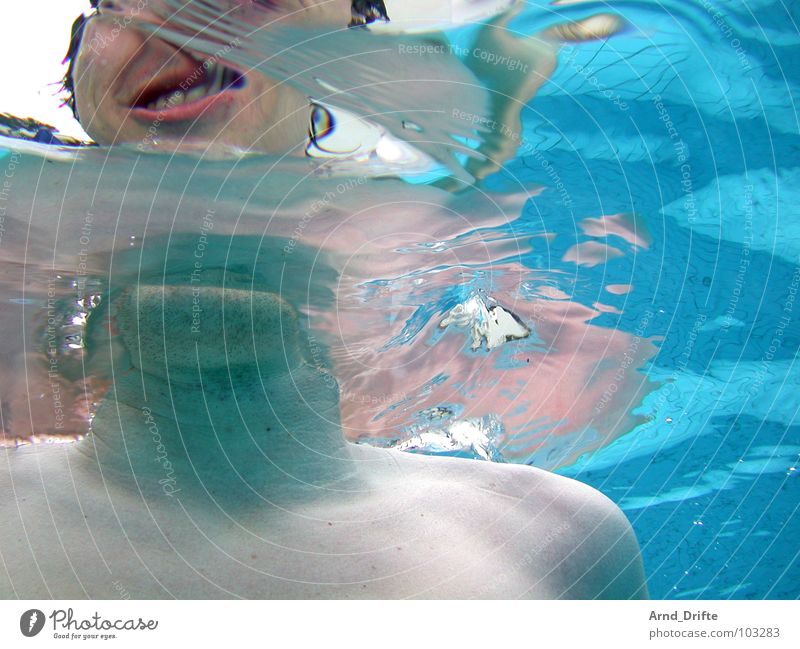 Unterwasser Selbstportrait Schwimmbad Bad Porträt Sommer Wasser Unterwasseraufnahme Kopf Verzerrung blau