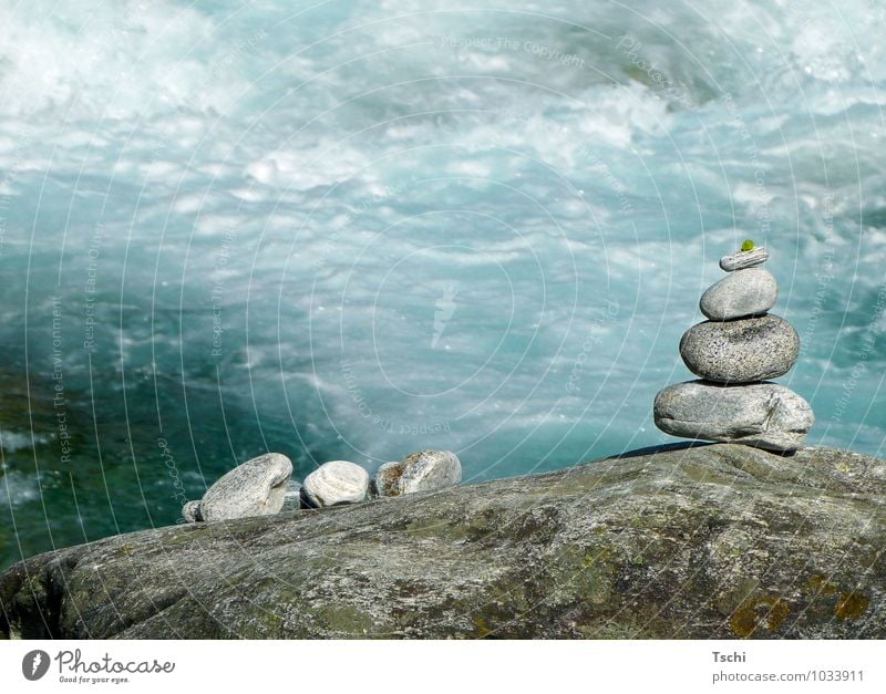 Steine am Wasser, Sinnesorgane Erholung ruhig Meditation Natur Felsen positiv Sauberkeit blau grau grün weiß Lebensfreude achtsam Gelassenheit geduldig Frieden
