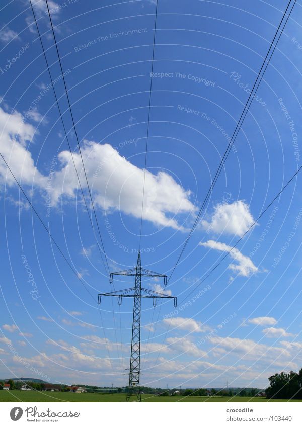 wolkenscheider Wolken Elektrizität Energiewirtschaft Himmel blau hoch Hochspannungsleitung Strommast Zentralperspektive Schönes Wetter Landschaft