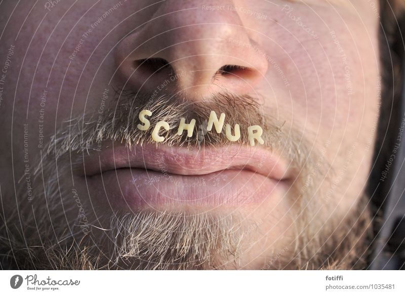 Mann trägt Schnurrbart Schnurrhaar Haare & Frisuren Buchstaben Buchstabennudeln buchstabieren Fell Nase Schriftzeichen Mund Gesicht Mensch Bart maskulin Lippen