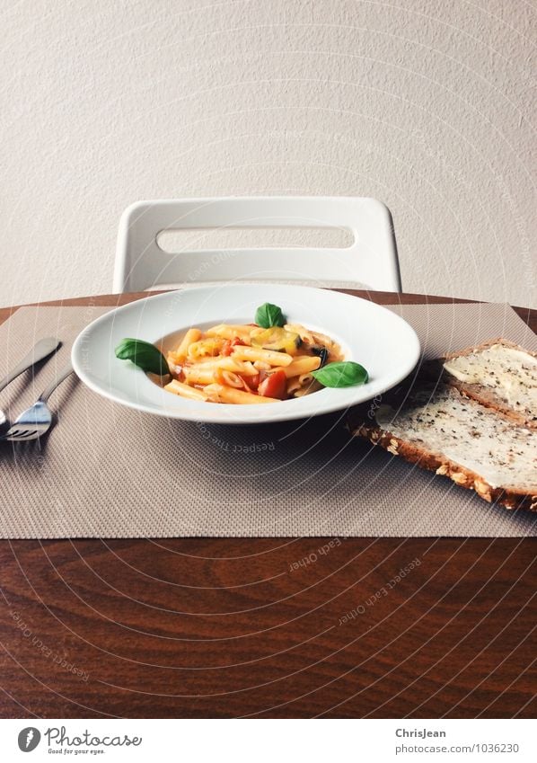 One Pot Pasta Suppe Eintopf Nudeln Brot Mittagessen Abendessen Bioprodukte Vegetarische Ernährung Italienische Küche Teller Gabel Löffel Gesundheit Leben