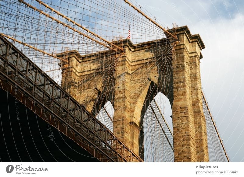 Brooklyn Bridge Ferien & Urlaub & Reisen Sightseeing Städtereise Stadt Skyline Brücke Gebäude Architektur Sehenswürdigkeit Wahrzeichen Denkmal Straße PKW Stein