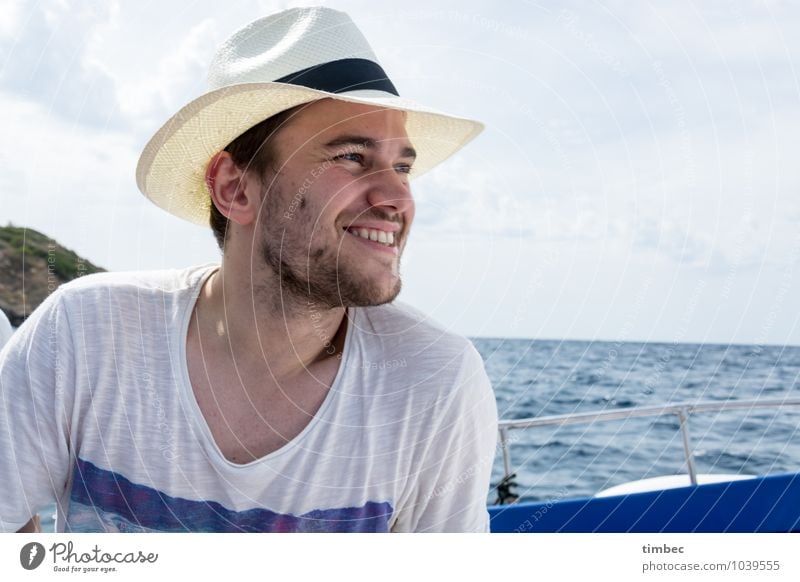 Sommerurlaub maskulin Junger Mann Jugendliche Erwachsene Gesicht 1 Mensch 18-30 Jahre Wasser Himmel Horizont Schönes Wetter Schifffahrt Bootsfahrt