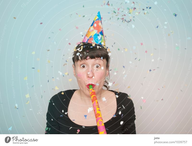 konfettireihe "coloured" Freude Glück Party Feste & Feiern Karneval Silvester u. Neujahr Geburtstag Mensch Junge Frau Jugendliche Bewegung werfen frech frei