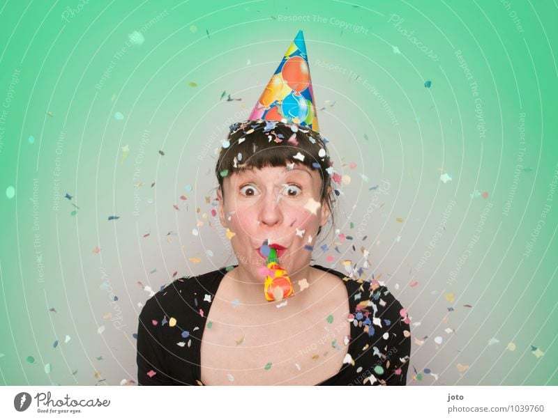 konfettireihe "coloured" Leben Feste & Feiern Karneval Silvester u. Neujahr Geburtstag Mensch Junge Frau Jugendliche werfen frech frei Glück positiv mehrfarbig