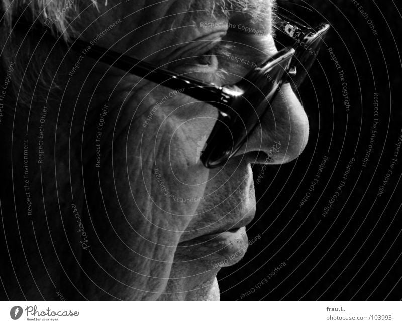 mein Vater Mann Senior Weisheit träumen Silhouette Kraft Großvater alt sensibel maskulin Brille Vergangenheit Physik Würde beobachten weißes Haar Gesicht Profil