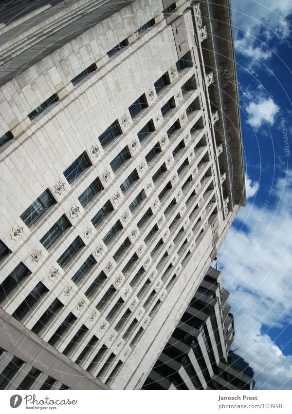 Haus in London Himmel Wolken Großbritannien Europa Stadt Hauptstadt Hochhaus Gebäude Architektur Fassade modern blau grau Farbfoto Außenaufnahme Menschenleer